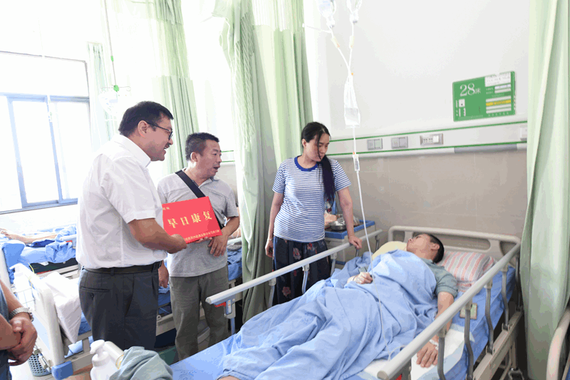 公司领导看望慰问_副本 公司领导看望慰问_副本