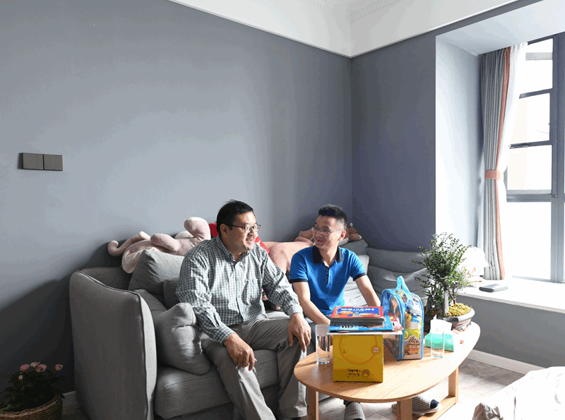 慰问公司驻凉山州昭觉县帮扶工作队员杨里_副本 慰问公司驻凉山州昭觉县帮扶工作队员杨里_副本